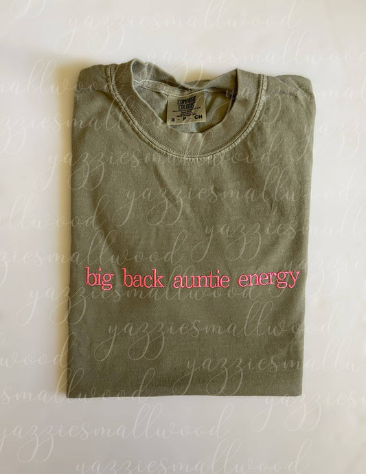 yazziesmallwood - Big Back Auntie Energy Tee: S